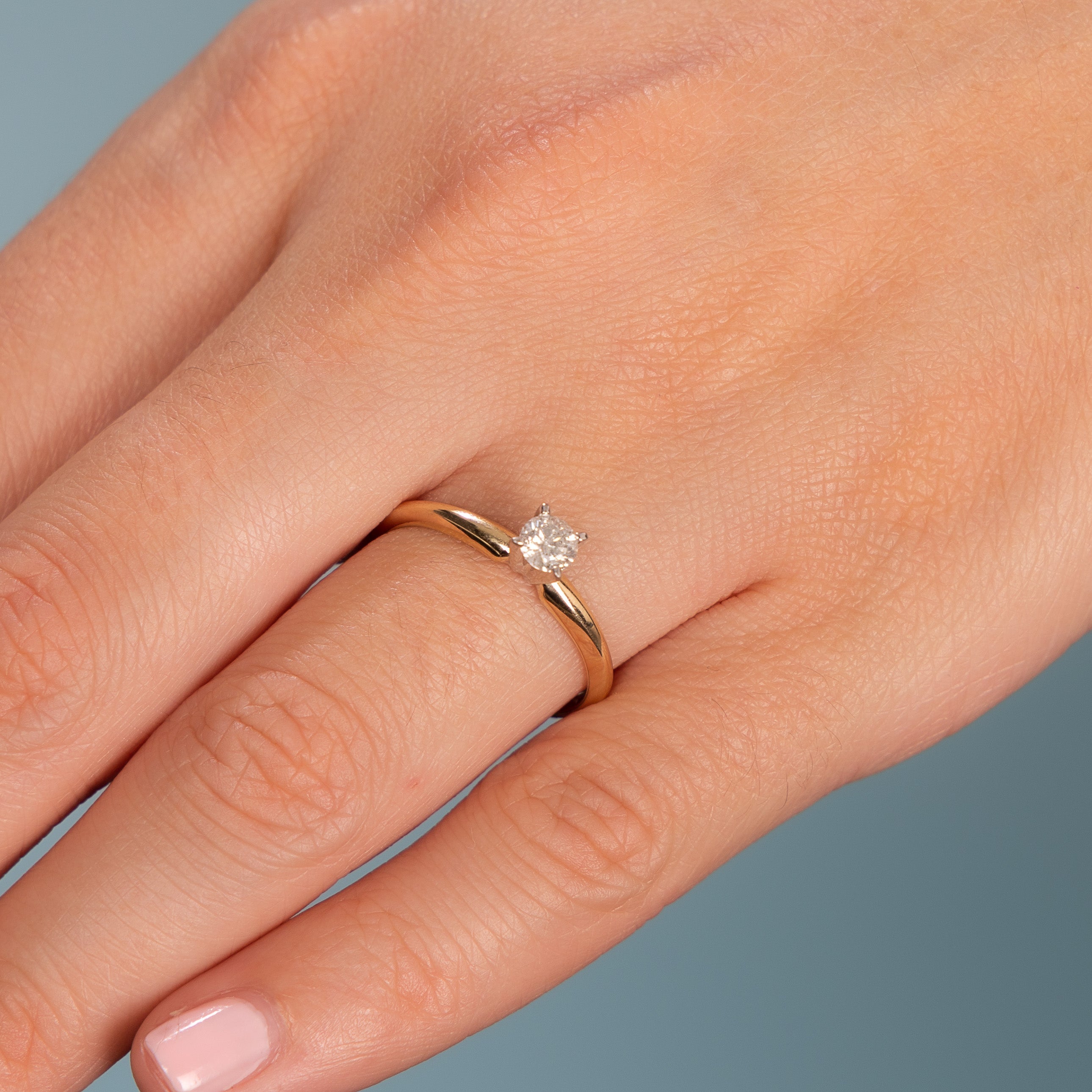 Diamond Solitaire Engagement Ring (0.10-0.30 ct.) 4-Prongs Setting in 14K Gold